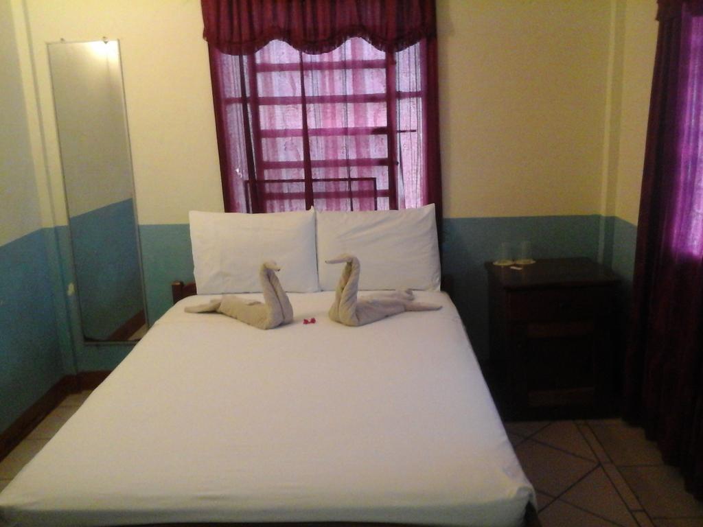 Belcove Hotel & Guesthouse Белиз Сити Екстериор снимка
