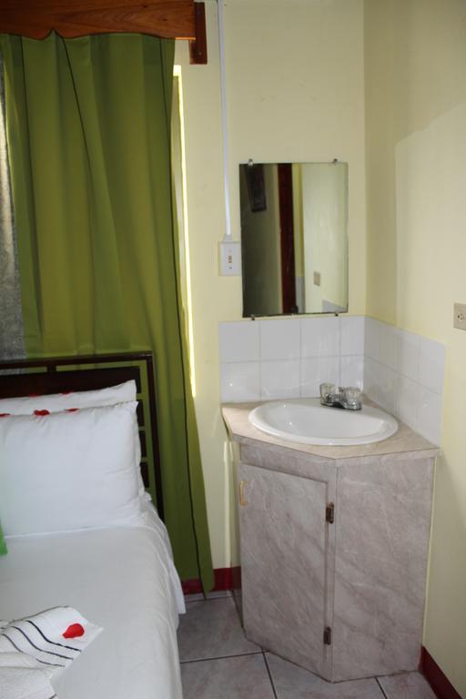 Belcove Hotel & Guesthouse Белиз Сити Екстериор снимка
